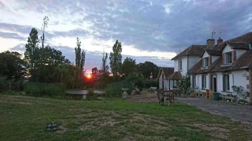 Chambre A La Ferme Saint-Martin-des-Champs  Exteriör bild